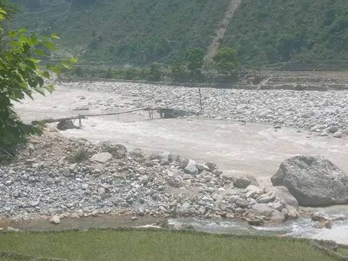 उम्मेदवार घरदैलोमा भोट माग्न व्यस्त, सेती र सुर्नया नदीमा बन्ने भनेका पुल अलपत्र